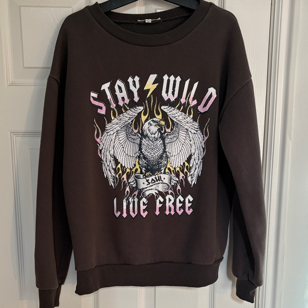 Small Stay Wild Live Free Graphic Sweatshirt